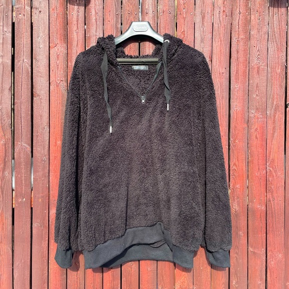 Yanekop Tops - Women’s Yanekop Black Sherpa Pullover Fleece Sweatshirt w/ Pockets